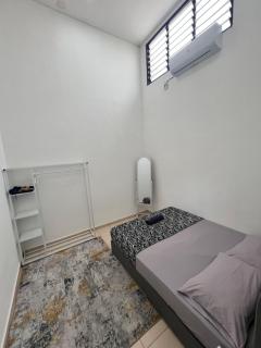 Casa Damai Kuantan - near TUDM, Taman Tas, SEMSAS, UMP,Airport, Uia, Matrik Gambang, Menara 188, 4bilik-3AC 1kipas, Ruang Tamu kipas - 6