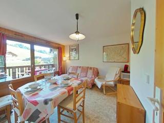 Appartement cosy 6 pers, proche pistes et centre, balcon, parking, animaux admis - FR-1-241-17 - 0