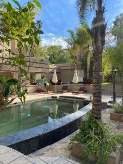 Oudtshoorn Guest House - 0