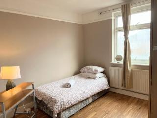 LARGE bedroom SINGLE bed - 0
