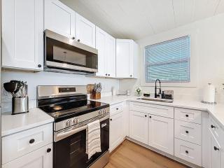 Bradenton Retreat 4BR 3Bath with pool - 5