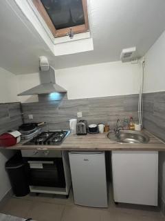 Self Contained Studio - Belinda Road - 7