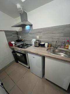 Self Contained Studio - Belinda Road - 6