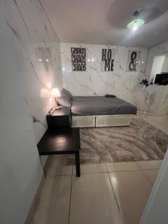 Self Contained Studio - Belinda Road - 5