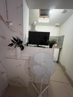 Self Contained Studio - Belinda Road - 2