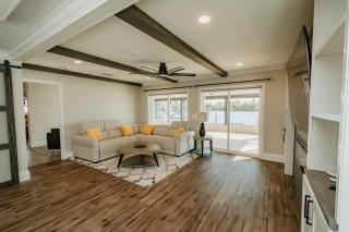 The Hidden Gem Water Front Home - 8