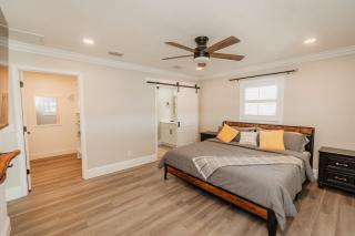 The Hidden Gem Water Front Home - 4