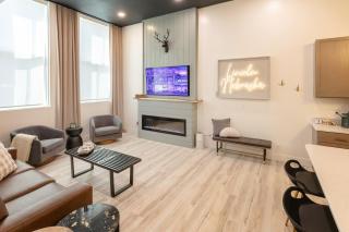 Boutique 1BR Condo - Walk to Memorial Stadium - Historic Hayward Place - 6