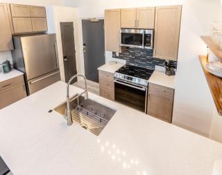 Boutique 1BR Condo - Walk to Memorial Stadium - Historic Hayward Place - 5