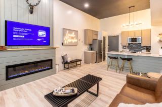 Boutique 1BR Condo - Walk to Memorial Stadium - Historic Hayward Place - 0