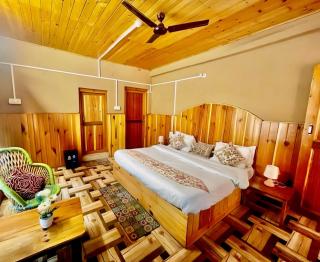 Sneha Cottage, Tirthan Valley - #riverside #premium room #cafe #comfortable stay #garden with fireplace #property of the year - 2