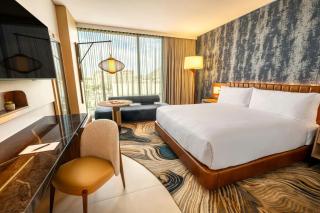 The REMI Scottsdale Autograph Collection - 4