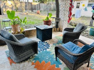 Spacious Home Near All Major SA Sites & Hospitals - 3
