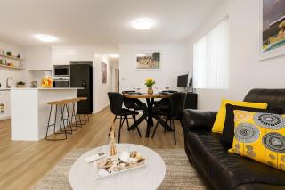 Mermaid Beach 2BR Heated Pool - 7