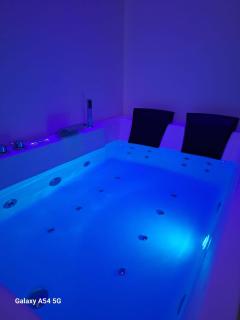 Luxury Suites Glory Tower - 4