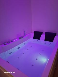 Luxury Suites Glory Tower - 0