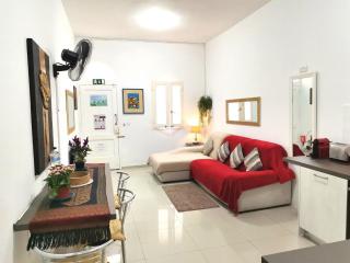 Sliema Quiet & Modern Maisonette - 9