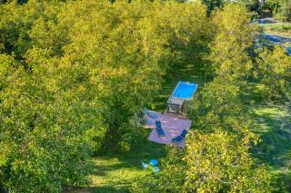 spa privatif intérieur du chalet -la truffe- le bois de la pause- - 2