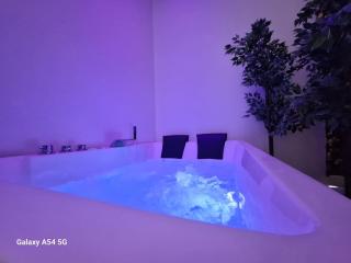 Luxury Suites Glory Tower - 1