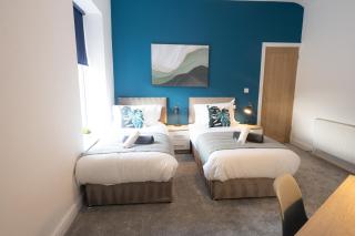 Modern House Ideal For Families and Contrators - 8