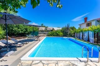 Residence Tomani with XXL pool - 1