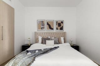 Canal-view 1br Balcony Pool Near F1 & Parks - 1