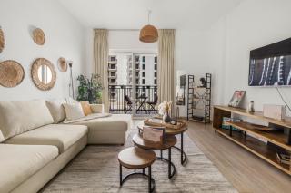 Waterfront Yas 1BR near F1 & Ticket Savings - 0