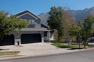 Modern 2br Escape Mountain View & Gully Access - 0