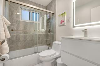 Steps from Airport Hot Tub Bbq Boat Slip - 2