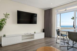 Beachfront 3 Bed Luxury Family Escape - Sea Point - 4