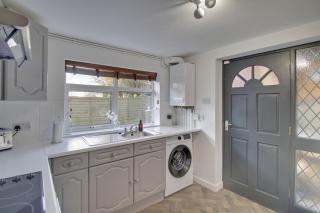 Stylish spacious apartment near airport, Rawdon - 4