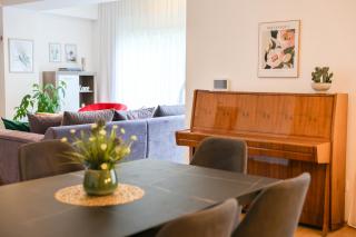 Apartment Piano - 9