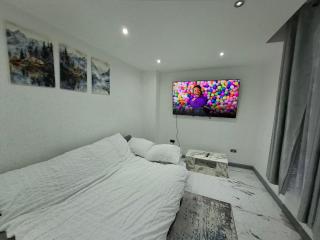 Guyrock Apartments - 2