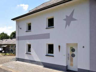 Spacious Holiday Home in Saint Vith with Terrace - Schoenberg - 2
