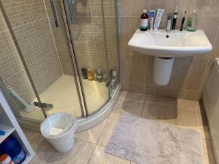 Cosy spacious 3 bedroom home, near underground - entire home - 2