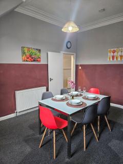 3 Bedroom Saks - 2 Living Area House in Newland Ave Hull - 3