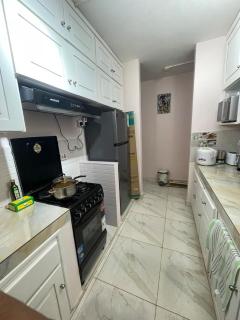 Furnished 2BR Apt with Wi-Fi, AC, gym, pool in Kampala - 4