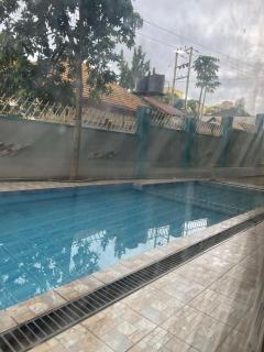 Furnished 2BR Apt with Wi-Fi, AC, gym, pool in Kampala - 1