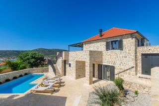 Villa Mare Private Stone Villa with Heated Pool and Garden - Vinišće - 9