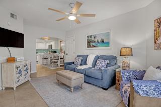 Comfort by the Beach - Heated Pool & Private Beach - 0