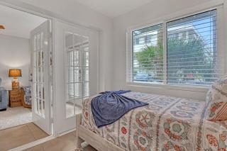 Comfort by the Beach - Heated Pool & Private Beach - 5