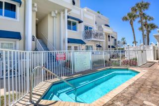 Comfort by the Beach - Heated Pool & Private Beach - 4