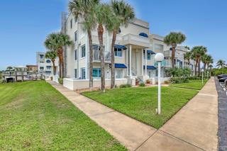 Comfort by the Beach - Heated Pool & Private Beach - 2