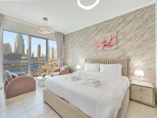 Panoramic Burj 5br Condo with Full Led & Fountain View - 8