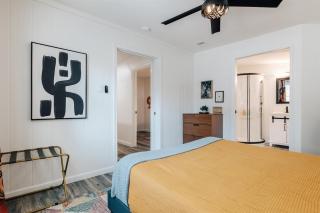Golden Girls Home at Dtwn, Fenced Yard, Sleep 9 - 5