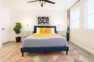 Golden Girls Home at Dtwn, Fenced Yard, Sleep 9 - 2