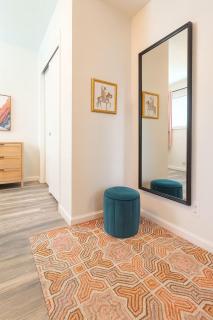 Golden Girls New Home at Downtown, Grill, Walk to 6th St Eats and Lake - 5