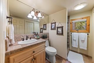 Cozy Tahoe Cabin 10 Minutes to Northstar Sleeps 10 - 6