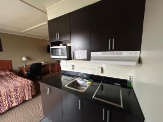 Northern Lights Inn & Suites - 8