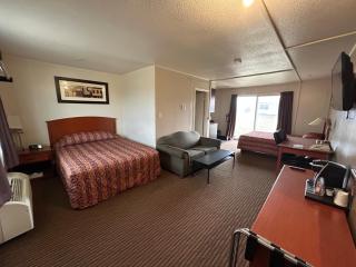 Northern Lights Inn & Suites - 2